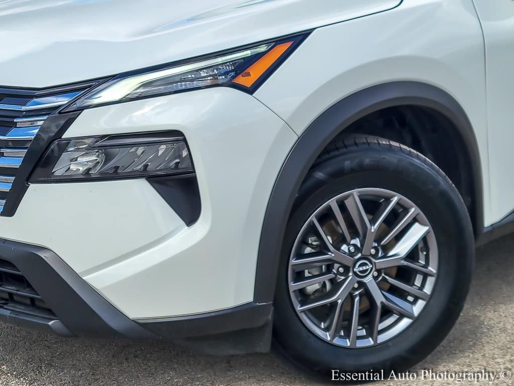 Used 2024 Nissan Rogue S image 4