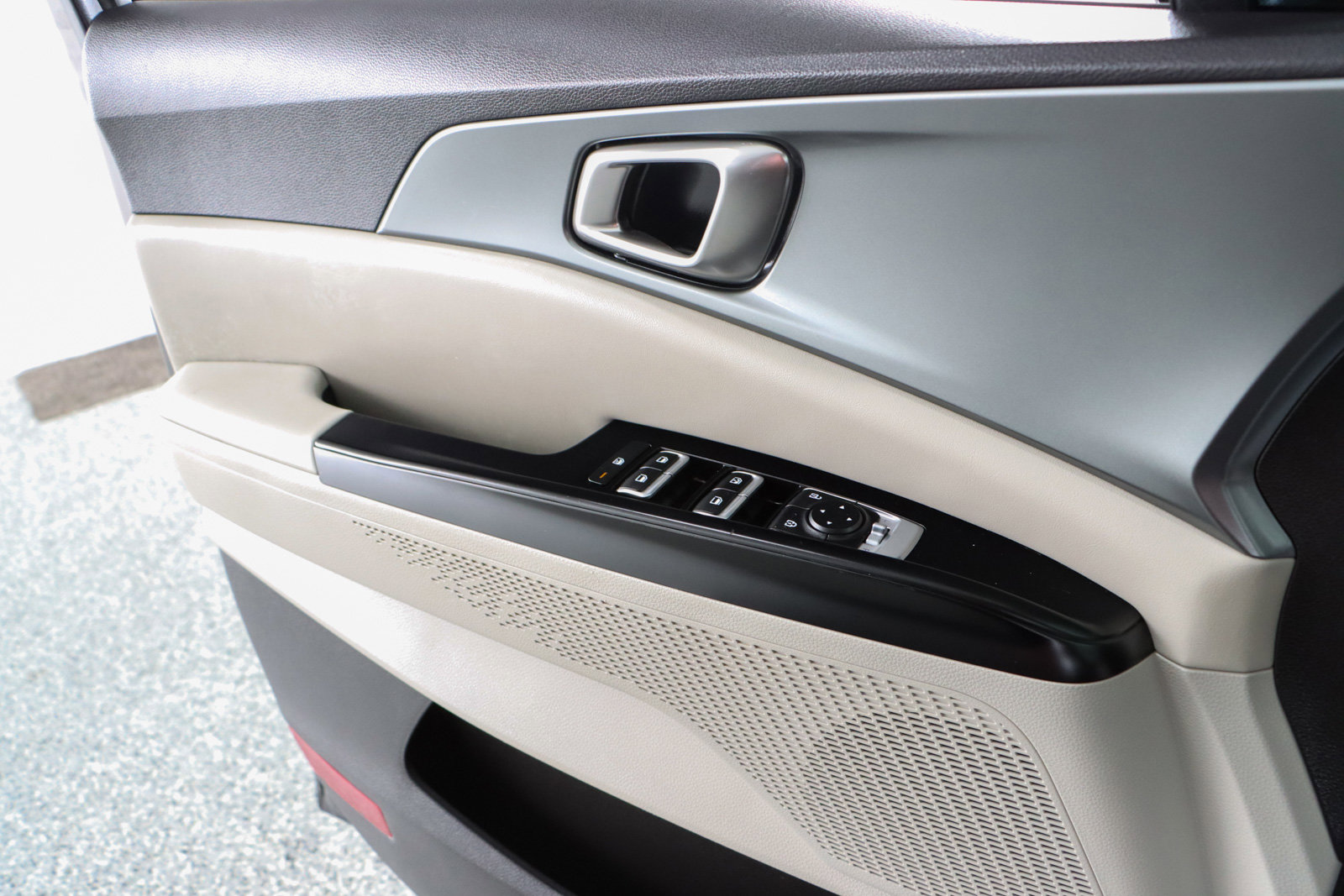 Used 2024 Kia Carnival LX image 21