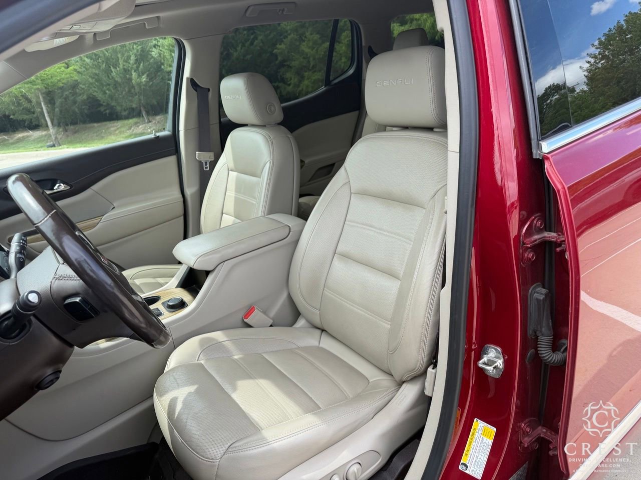 Used 2019 GMC Acadia Denali w/ Technology Package FWD image 12