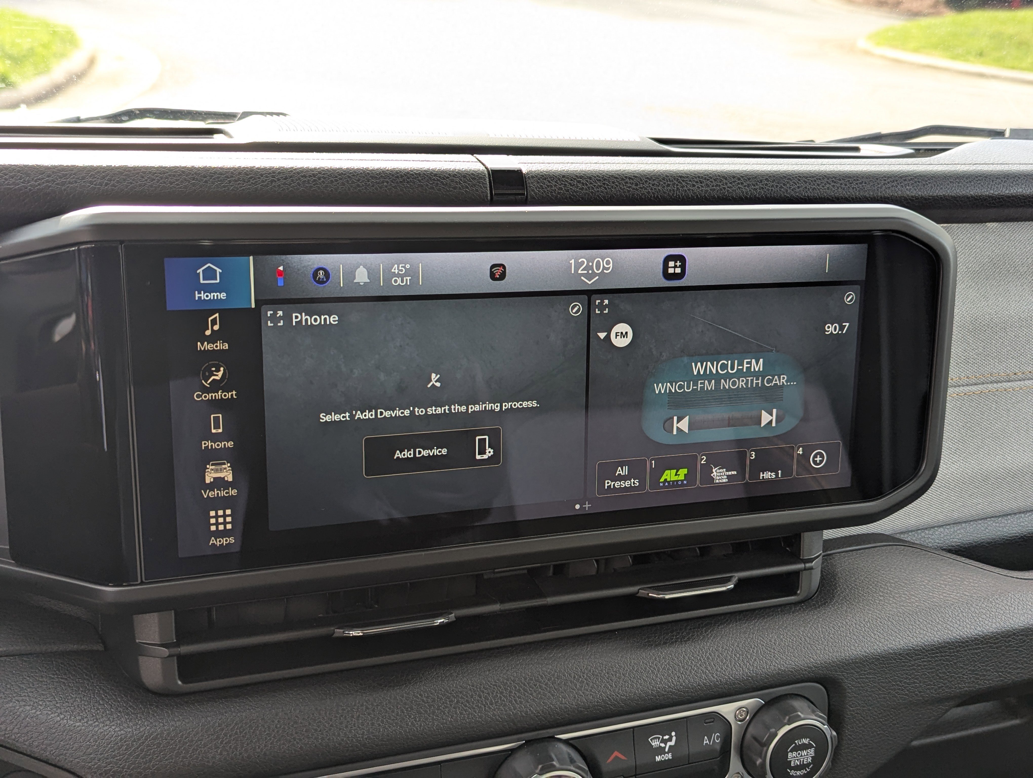 Used 2024 Jeep Wrangler Sport S image 21