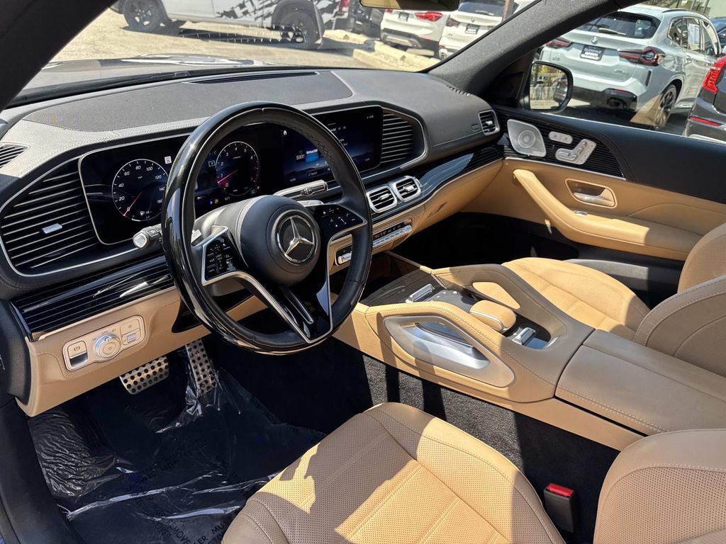 Used 2024 Mercedes-Benz GLS 580 4MATIC image 17
