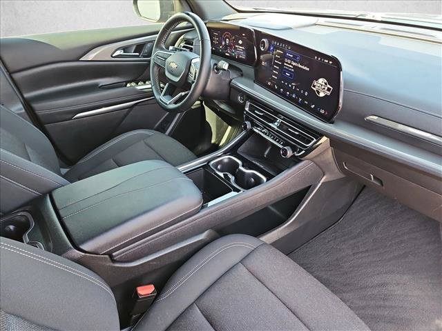Used 2025 Chevrolet Traverse LT w/ Driver Confidence Package FWD image 28