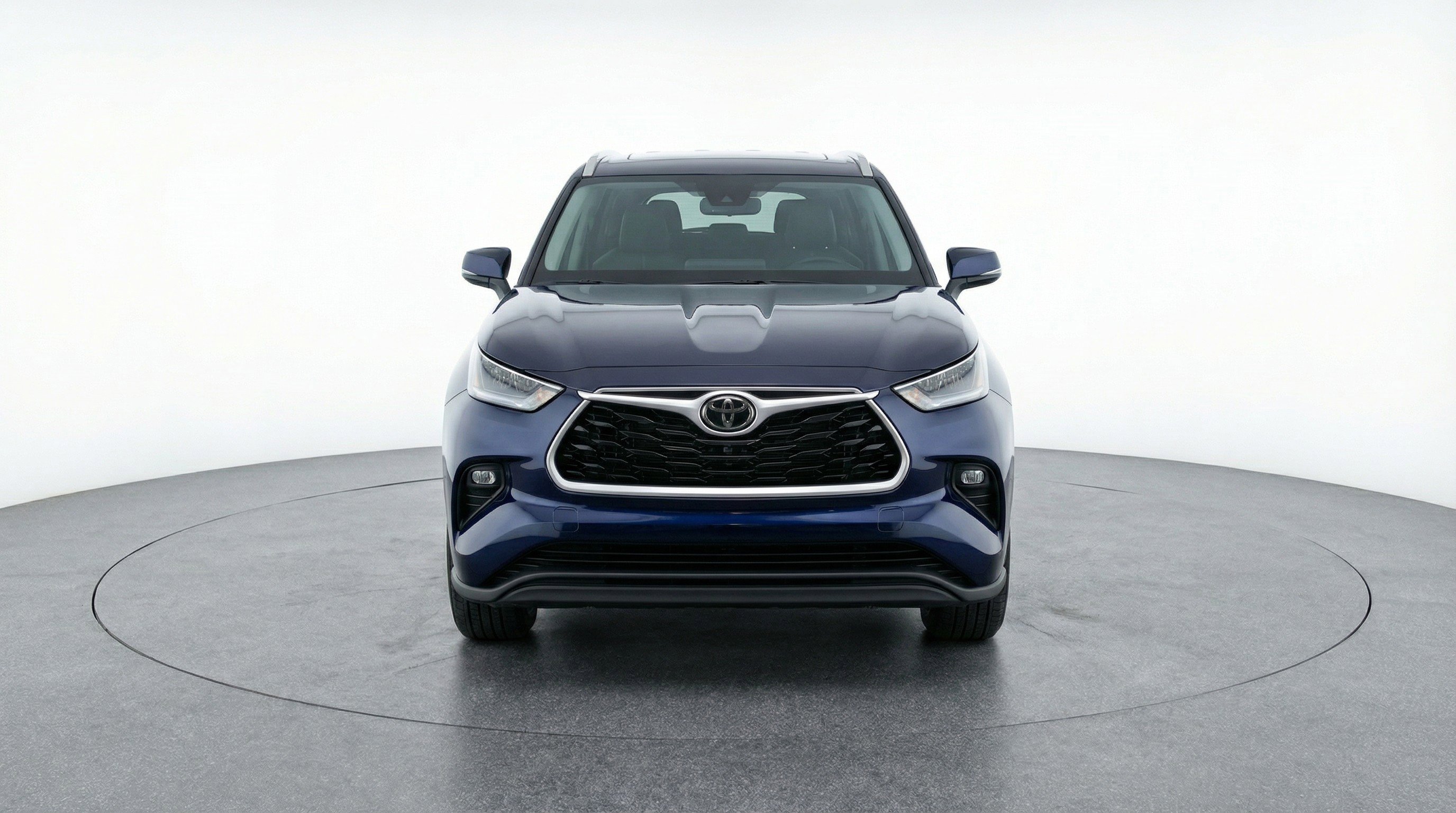 Used 2025 Toyota Highlander LE image 2