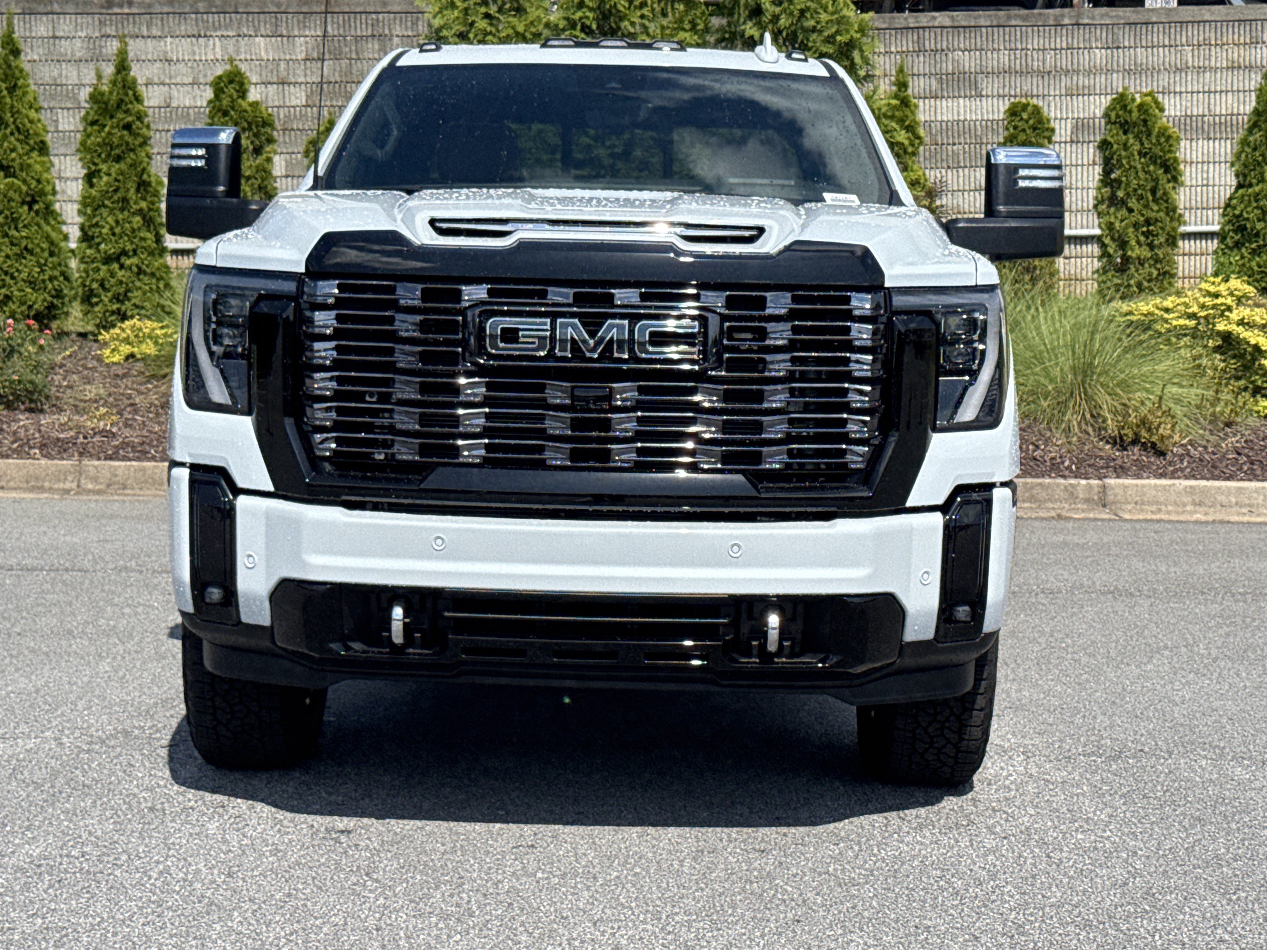 New 2026 GMC Sierra 2500 Denali Ultimate w/ LPO, Black Badging Package AWD/4WD image 3