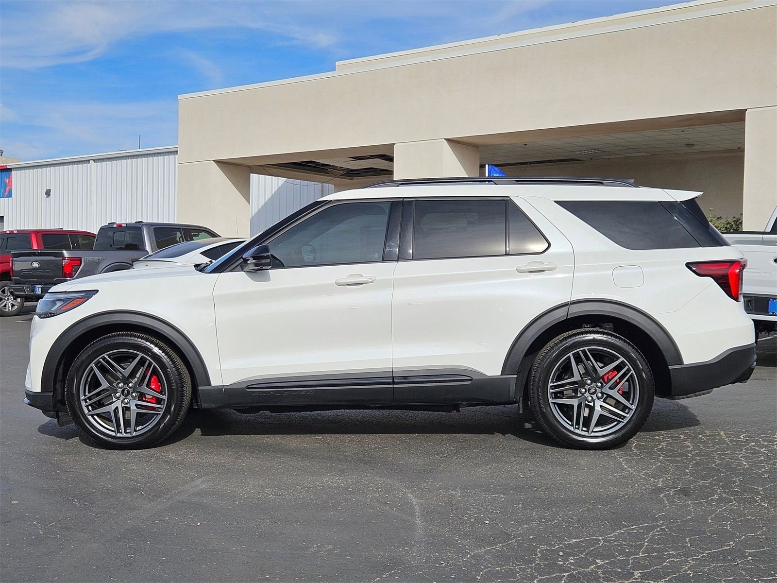 Used 2025 Ford Explorer ST image 9