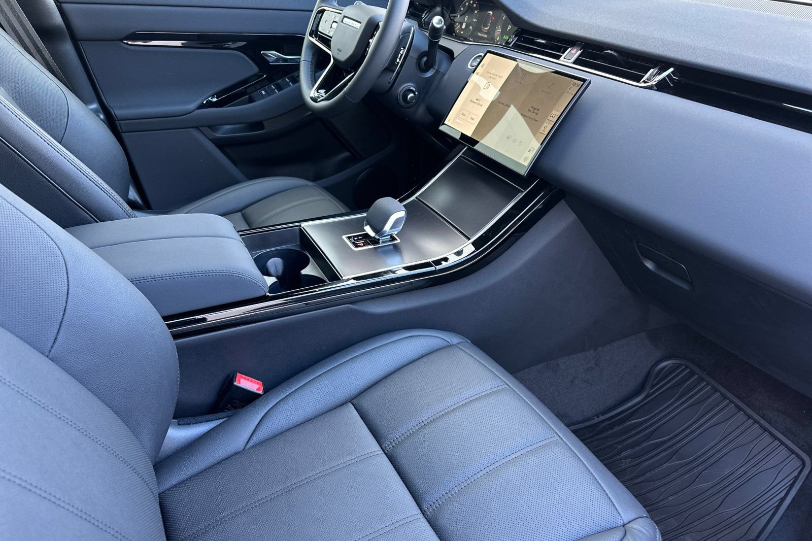 New 2026 Land Rover Range Rover Evoque Dynamic SE AWD/4WD image 16