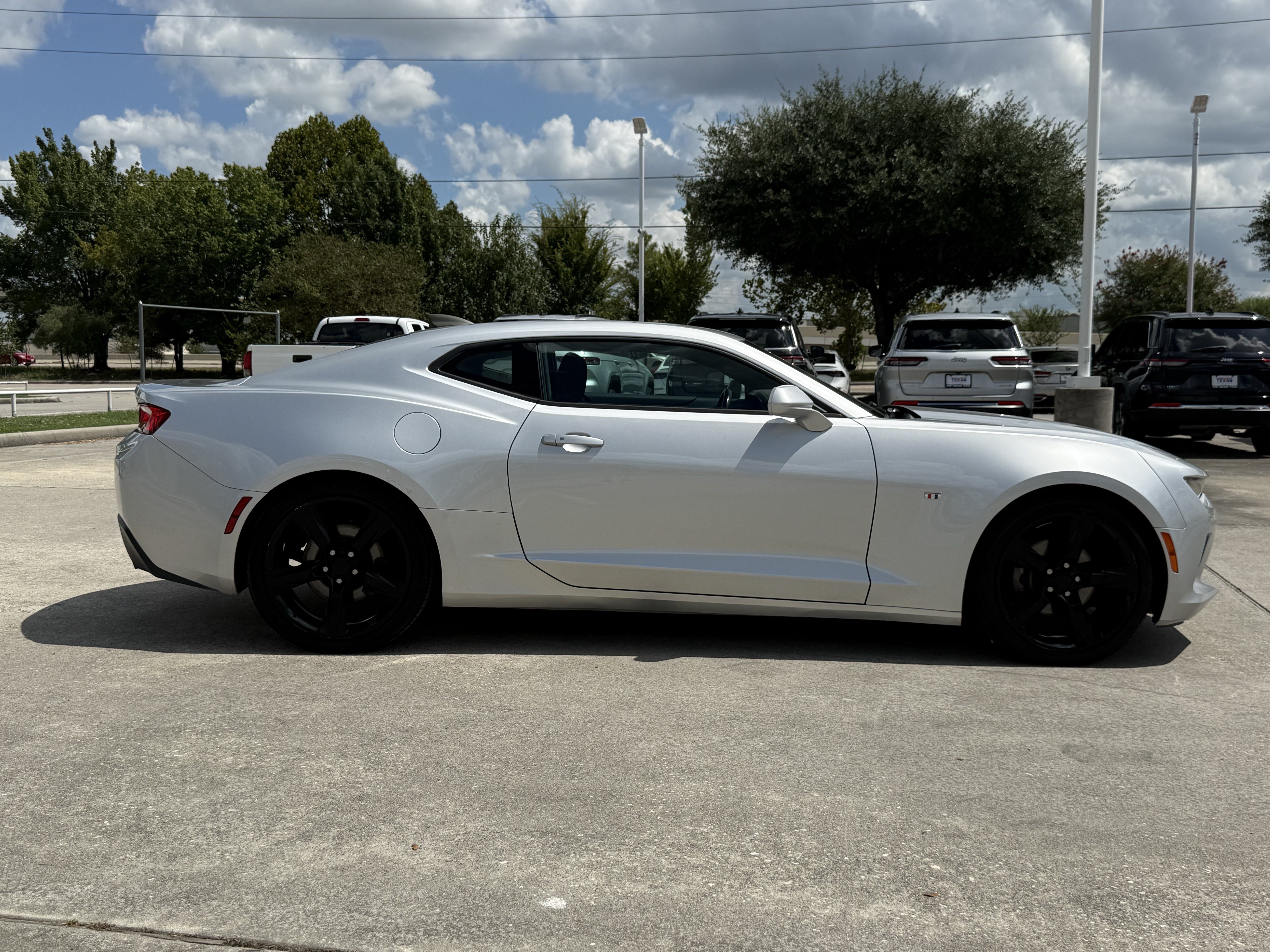 Used 2017 Chevrolet Camaro LT RWD image 3