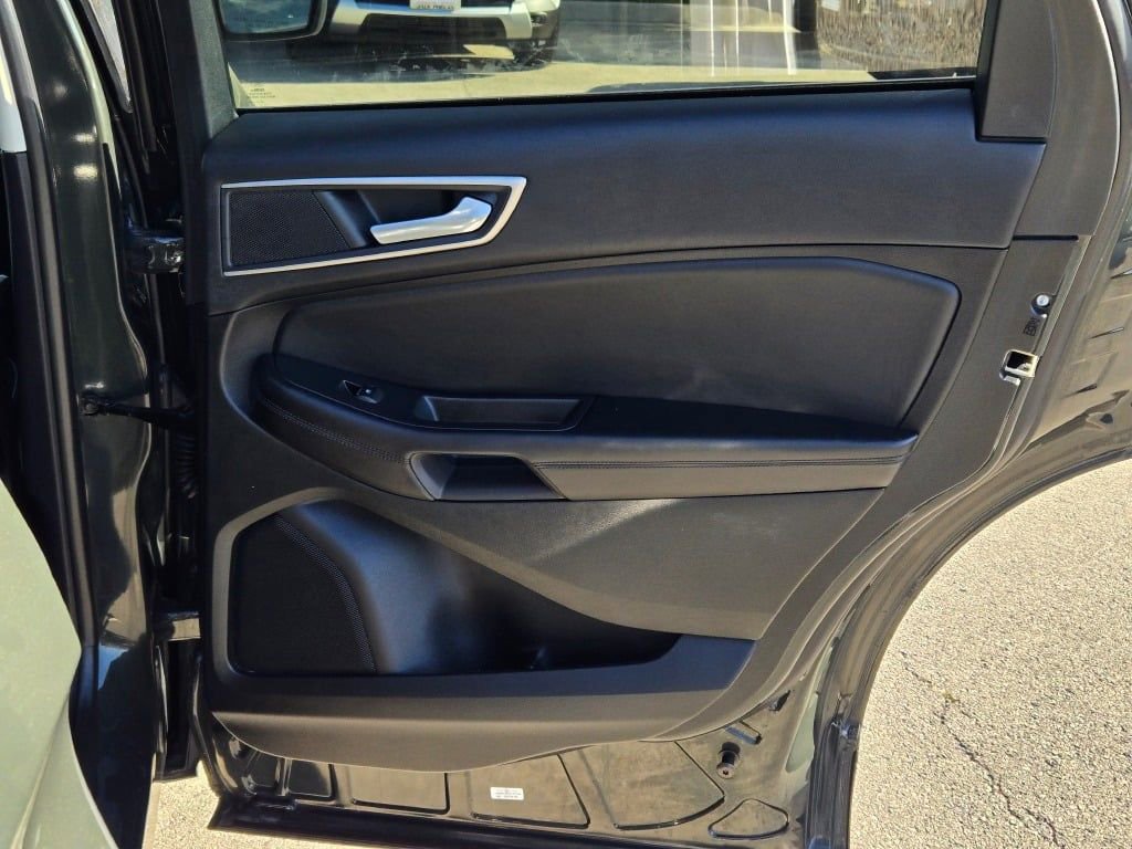 Used 2022 Ford Edge SEL w/ Convenience Package image 9