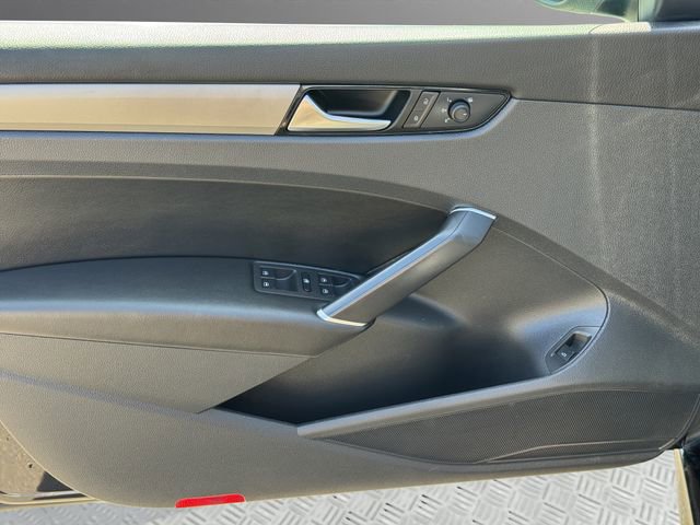Used 2020 Volkswagen Passat 2.0T SE w/ Sunroof Package image 13