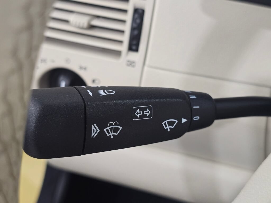 Used 2005 Chrysler Crossfire Limited RWD image 75