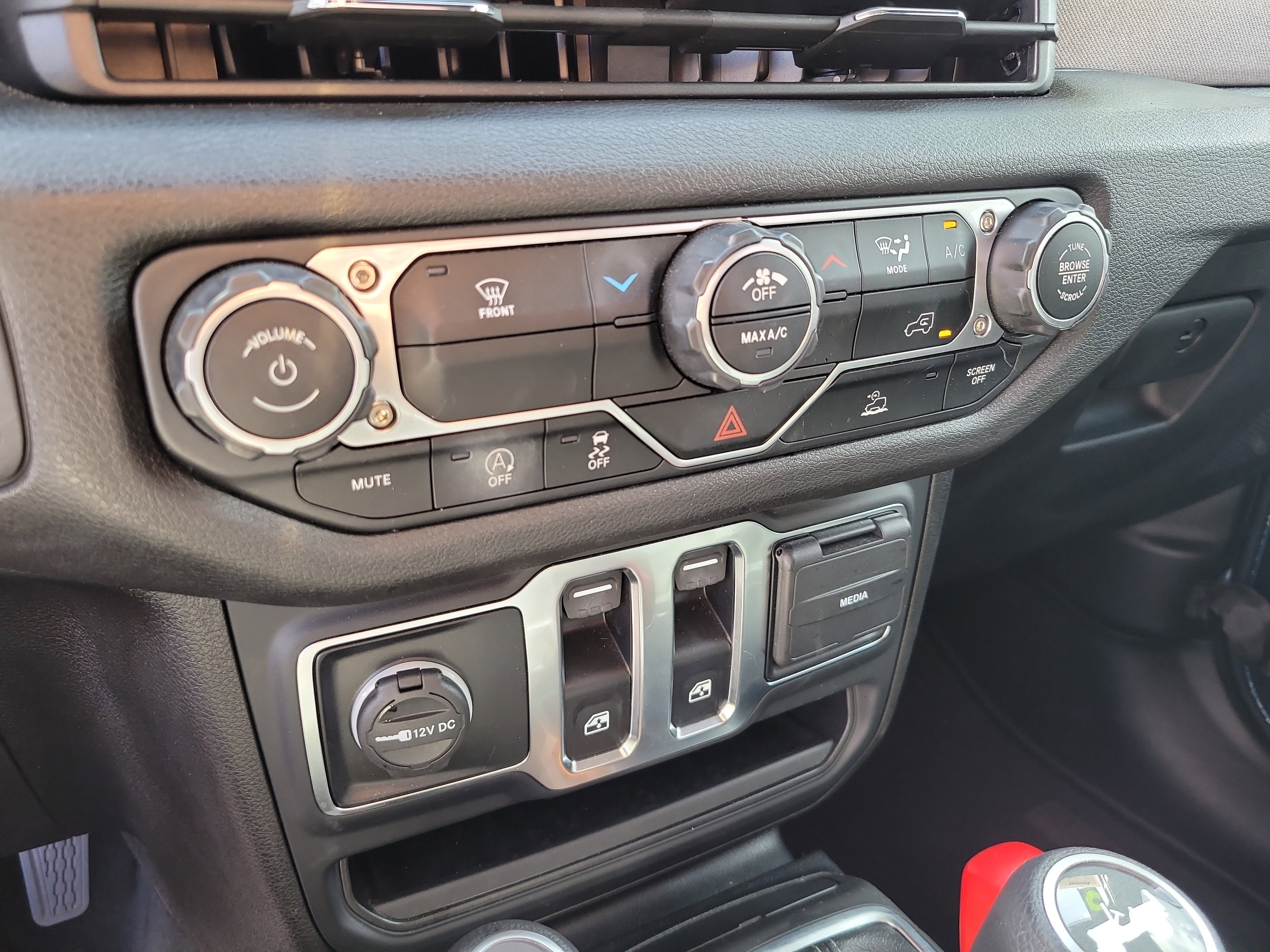 Used 2025 Jeep Wrangler Sport image 20