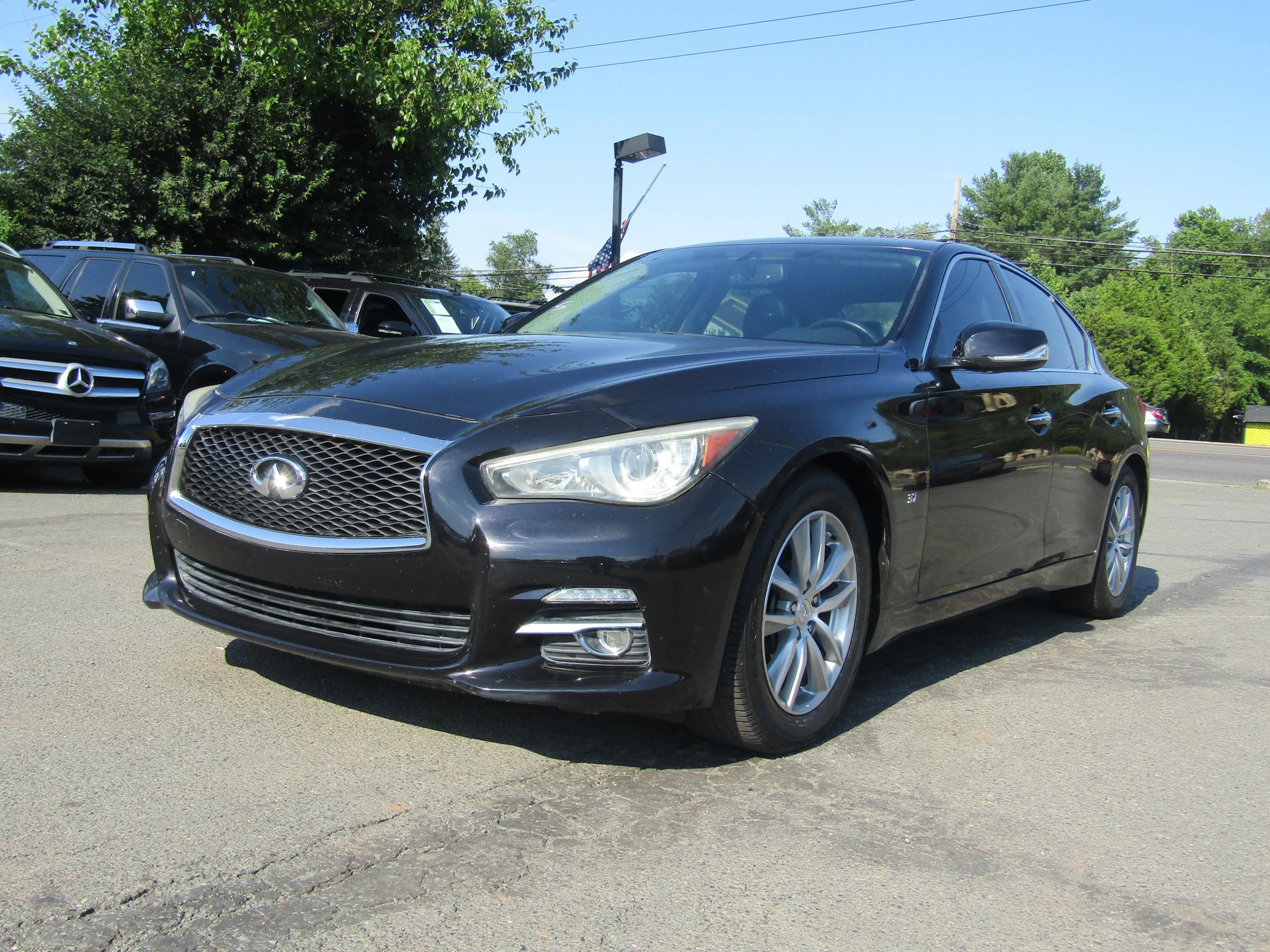 Used 2014 INFINITI Q50 Premium w/ All Weather Package RWD image 3