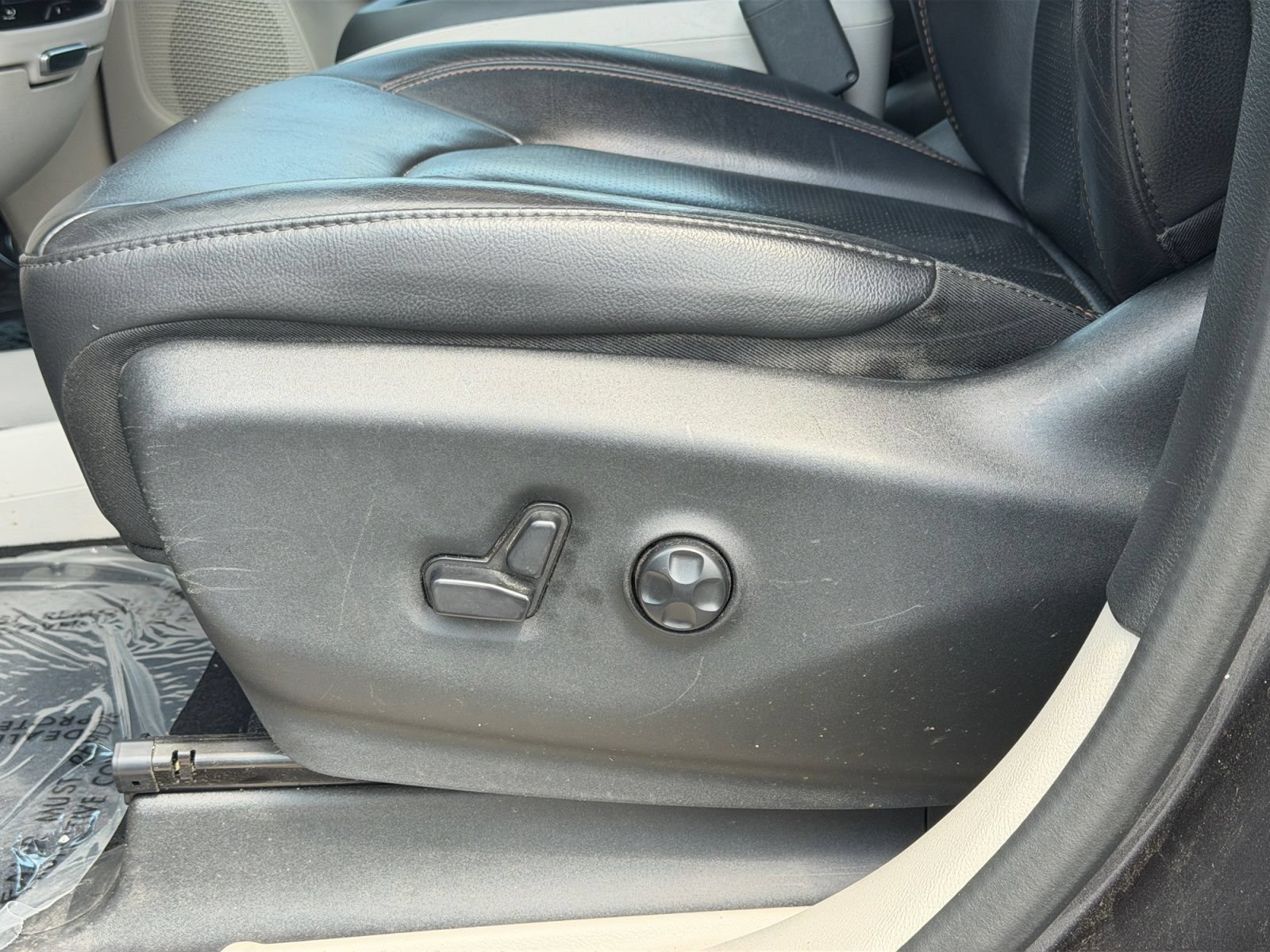 Used 2017 Chrysler Pacifica Touring-L Plus FWD image 25