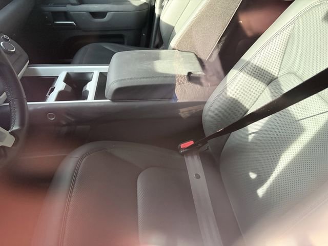 Used 2025 Land Rover Defender 110 S image 8