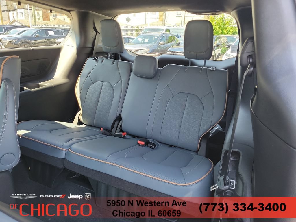 New 2027 Chrysler Pacifica Pinnacle w/ Theater Group AWD/4WD image 11