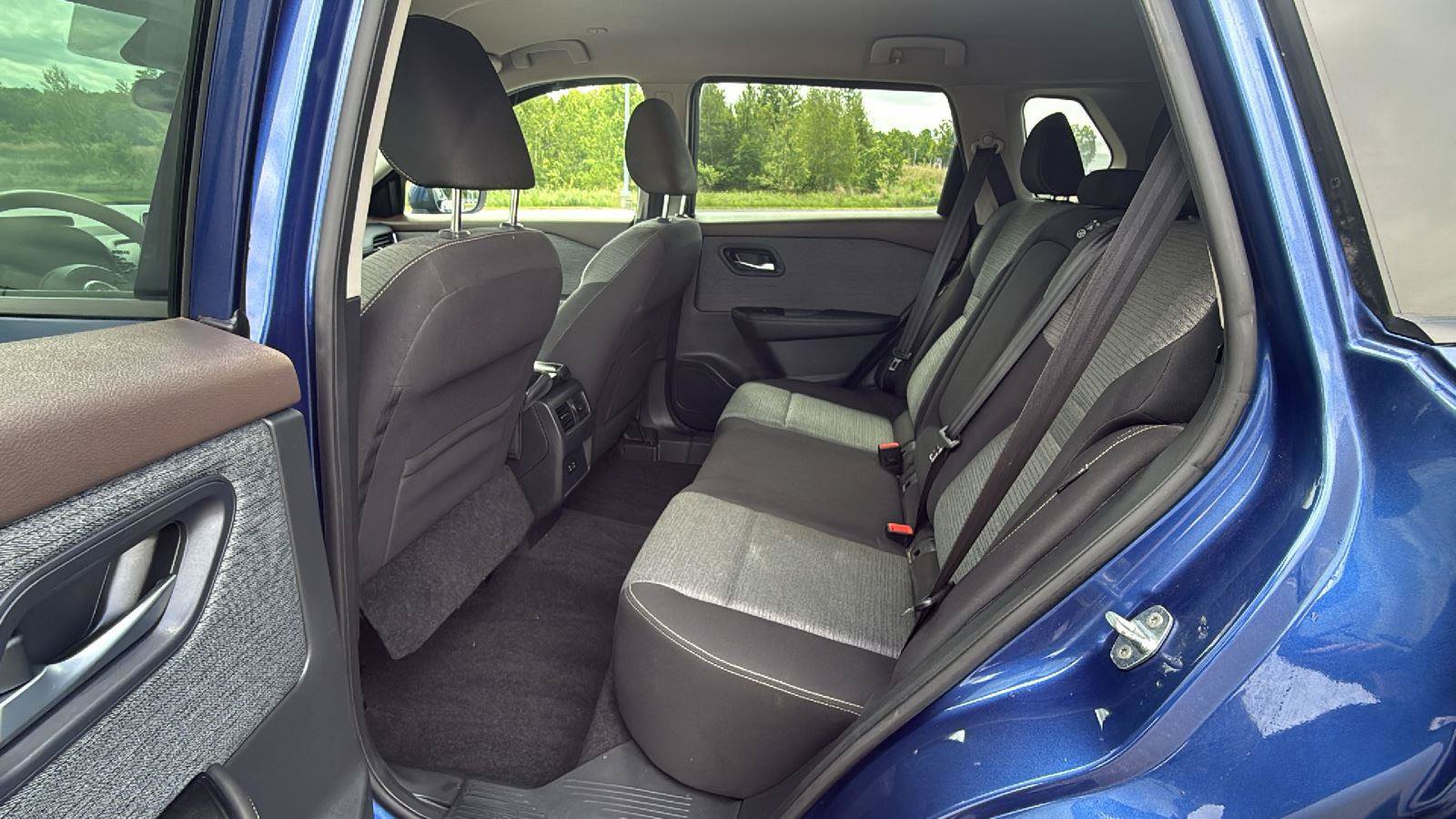 Used 2022 Nissan Rogue SV FWD image 23