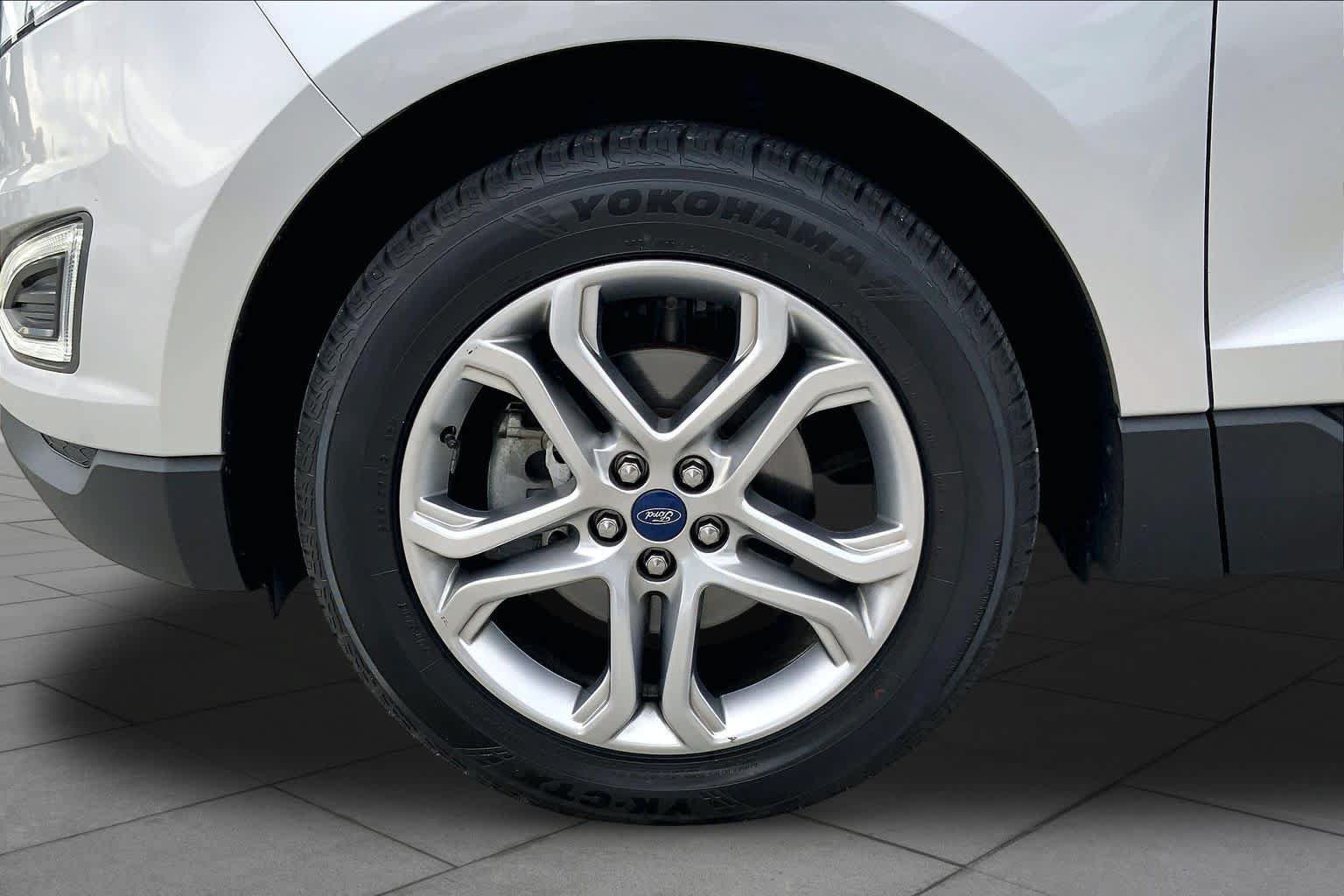 Used 2018 Ford Edge Titanium w/ Equipment Group 301A FWD image 11