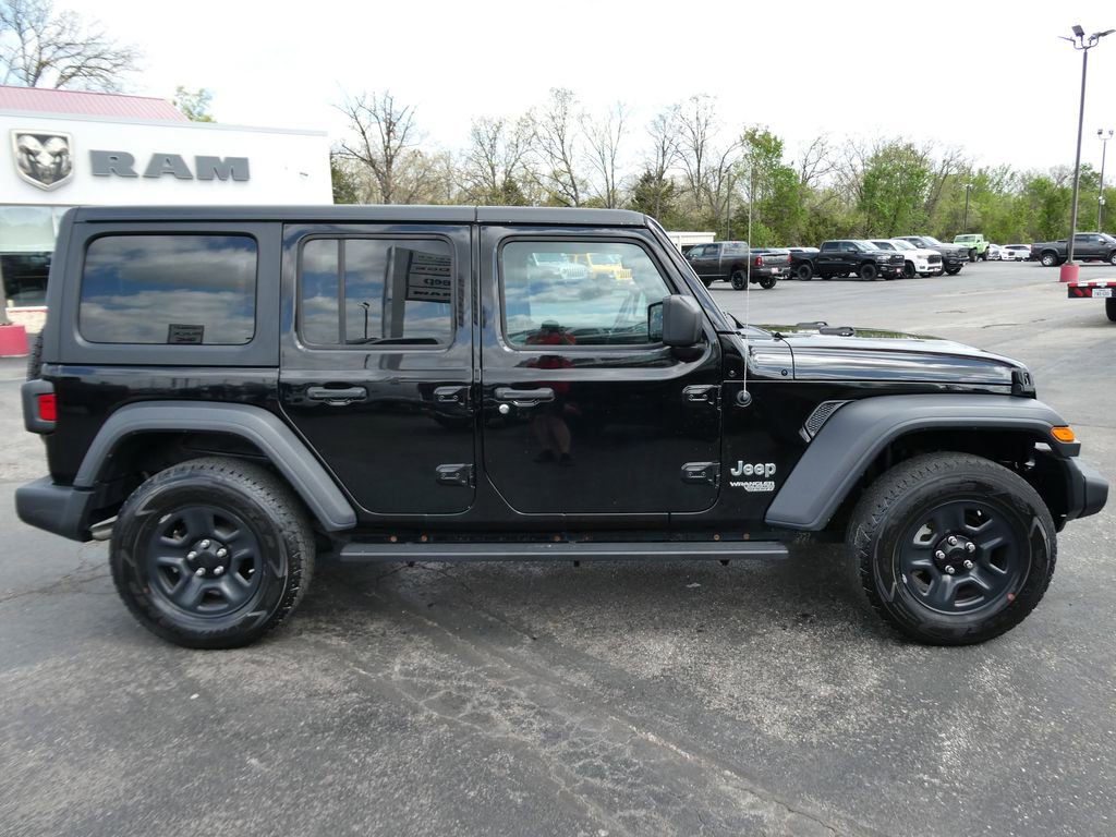 Used 2018 Jeep Wrangler Unlimited Sport AWD/4WD image 4