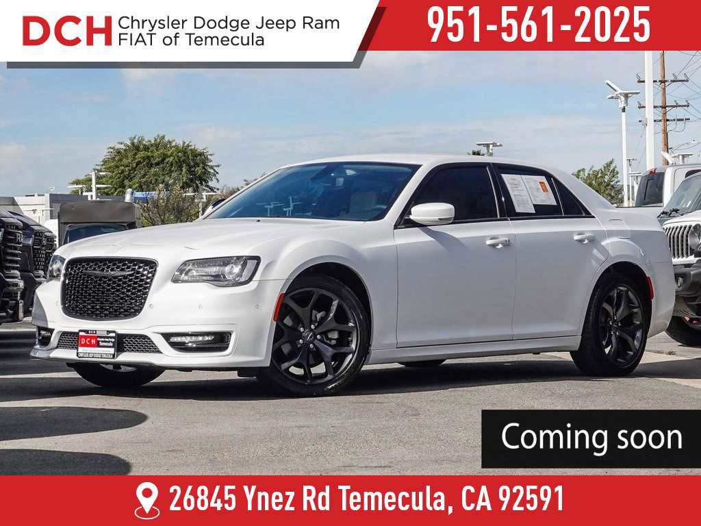 Certified 2023 Chrysler 300 Touring L image 1