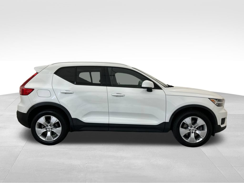 Used 2019 Volvo XC40 T5 Momentum AWD/4WD image 6