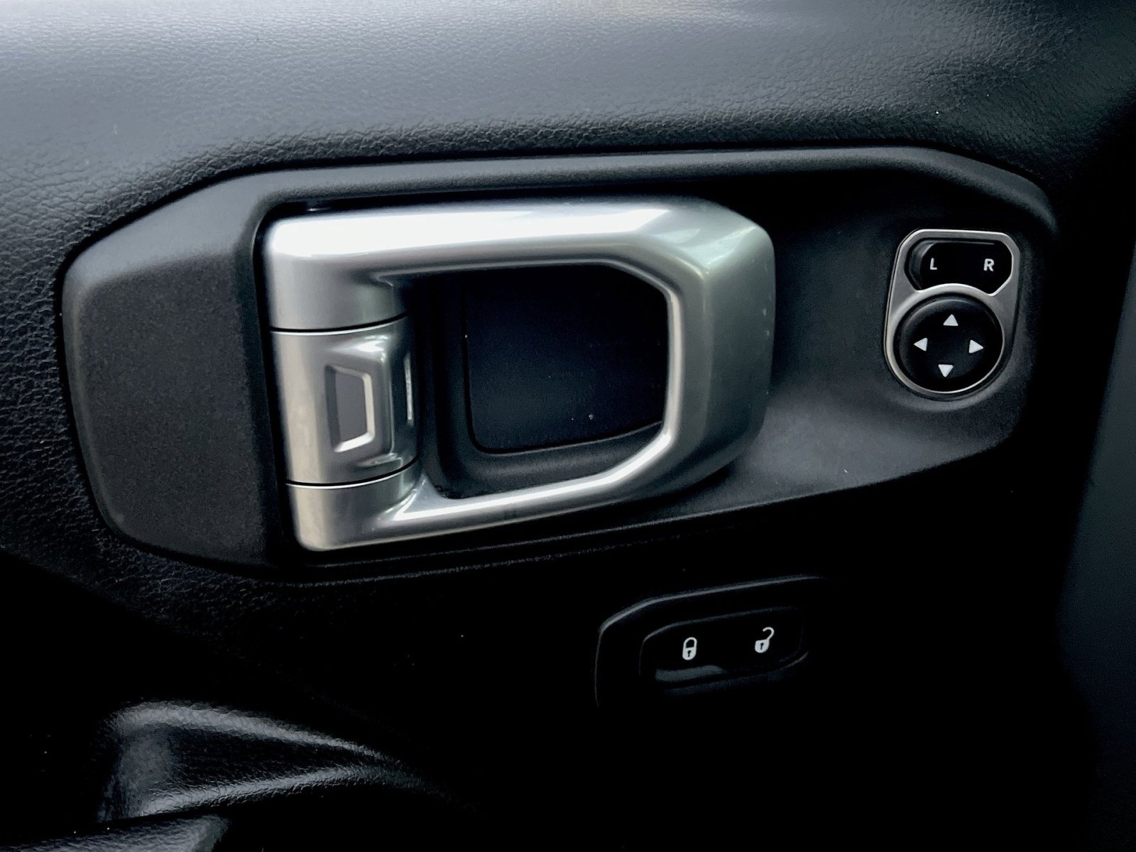 Used 2019 Jeep Wrangler Sport image 15