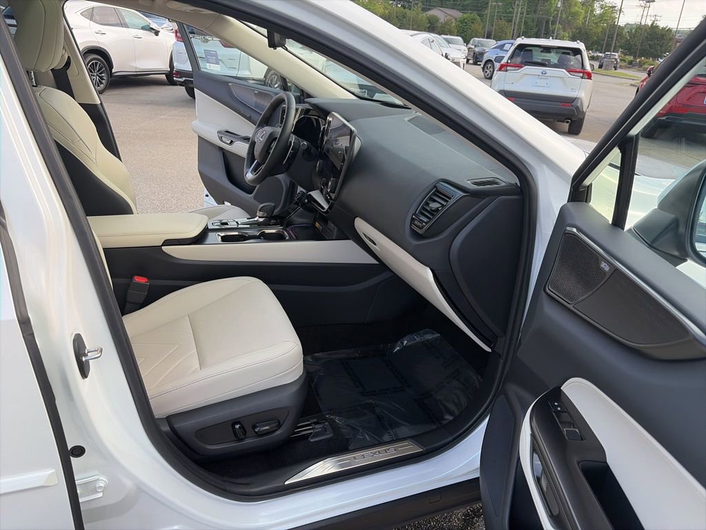 Certified 2025 Lexus NX 350h AWD w/ Rear Seat Package image 17