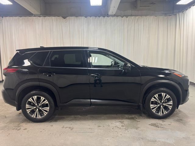 Used 2021 Nissan Rogue SV image 3
