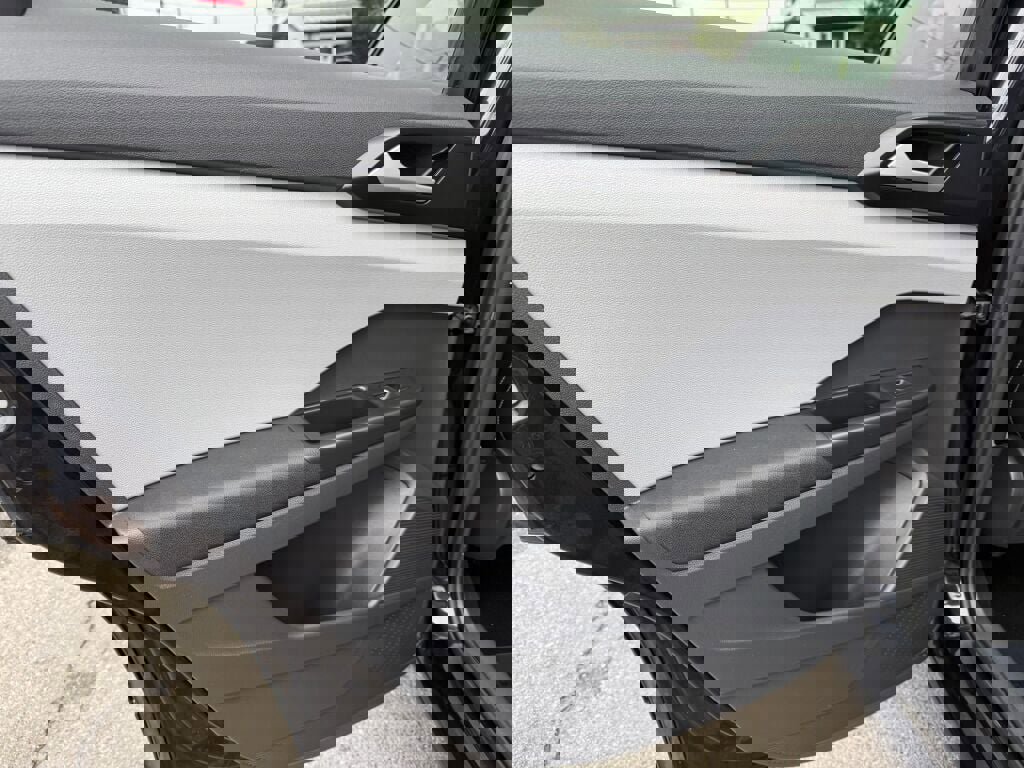 Used 2023 Volkswagen Taos SE w/ Panoramic Sunroof Package image 23