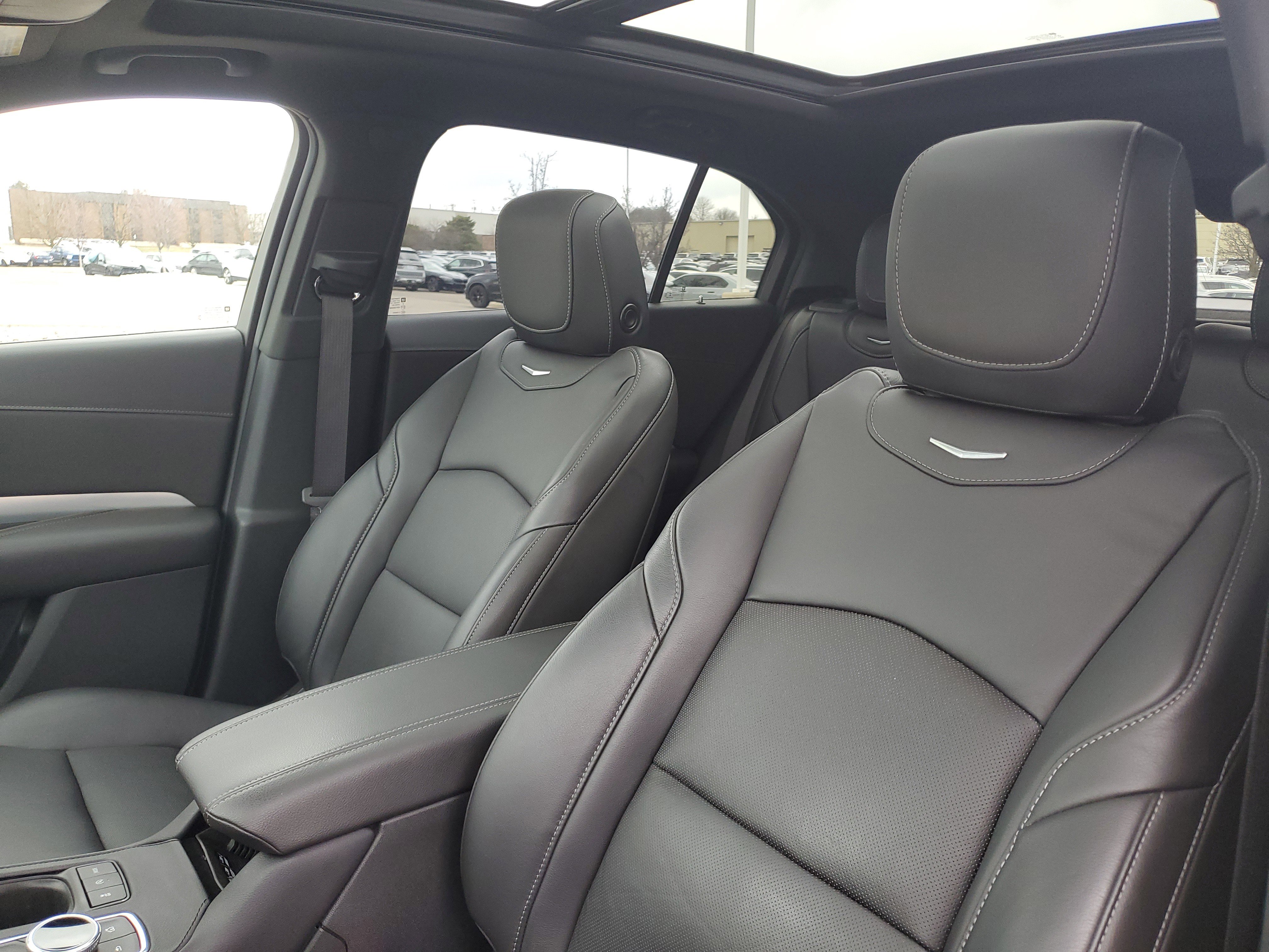 Used 2020 Cadillac XT4 Premium Luxury w/ Enhanced Visibility Package image 7