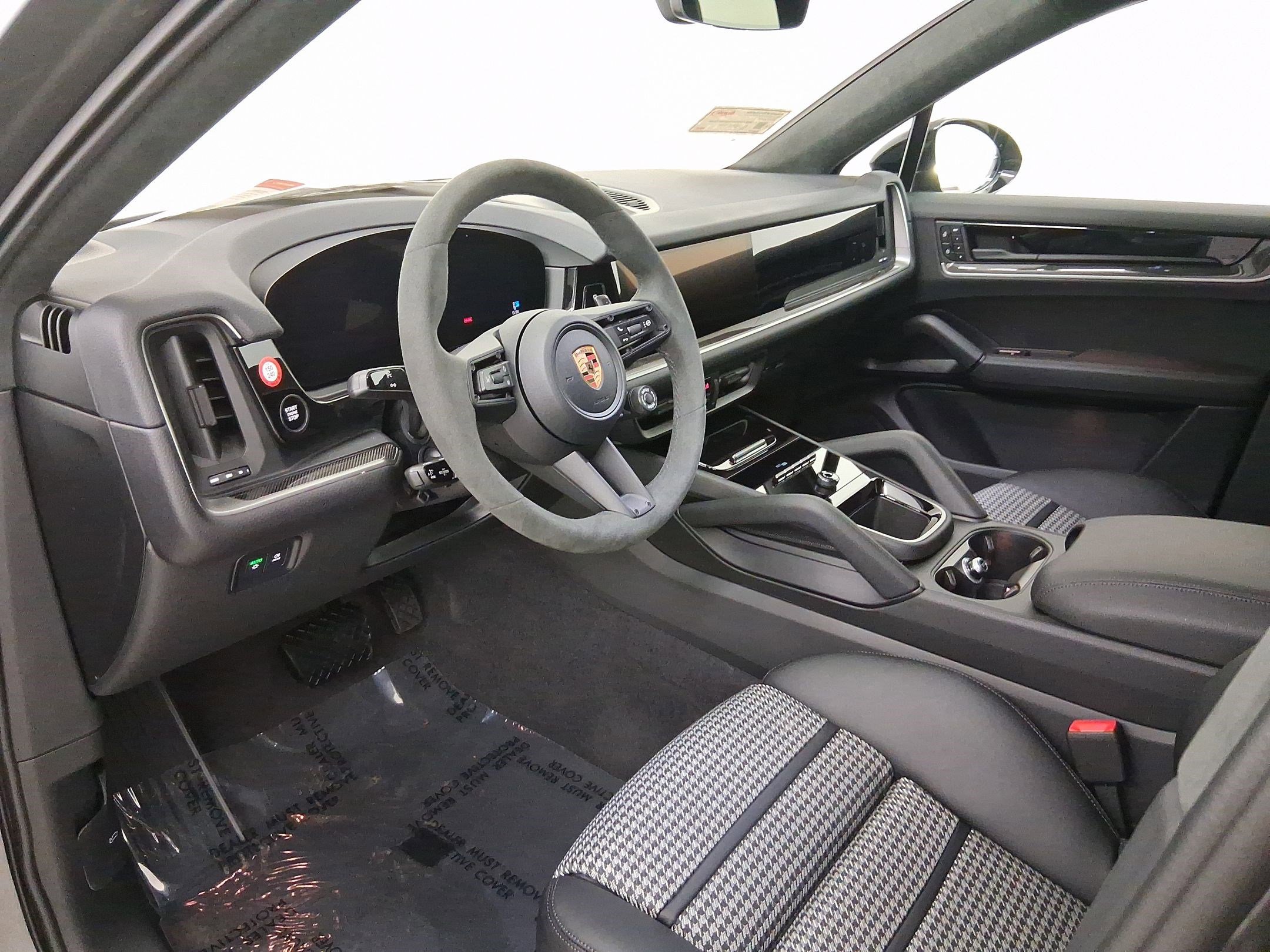 Used 2026 Porsche Cayenne Coupe image 4