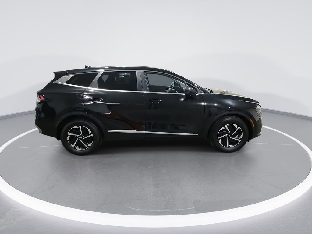 Used 2024 Kia Sportage LX image 9