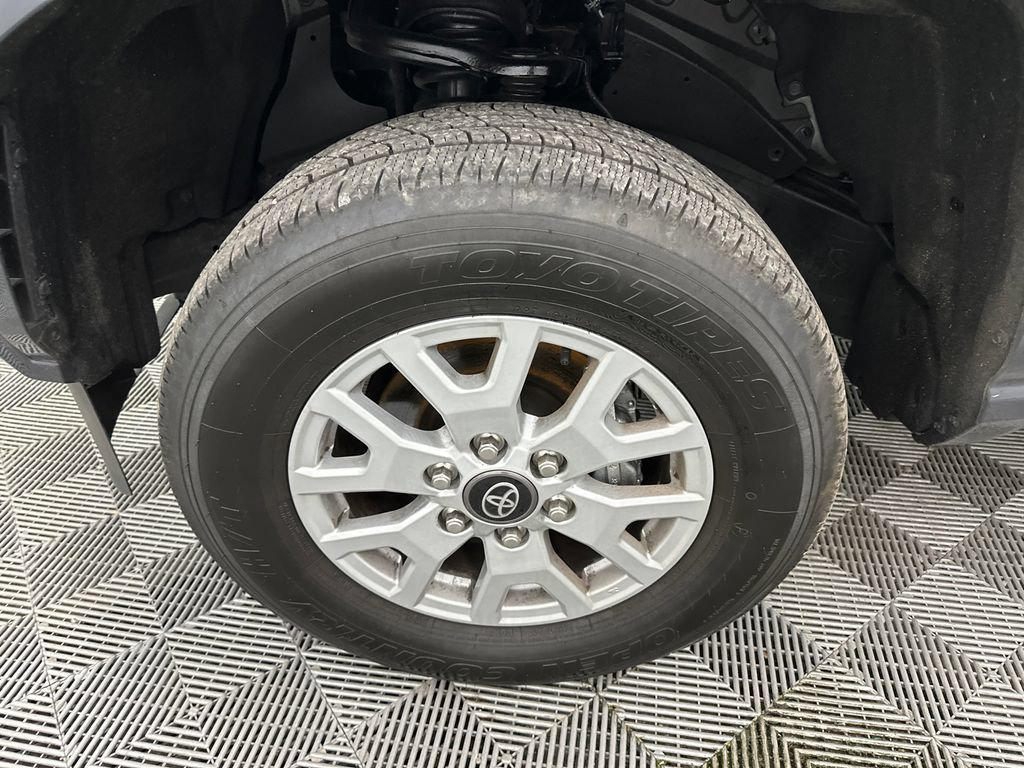 Used 2024 Toyota Tacoma SR5 AWD/4WD image 11