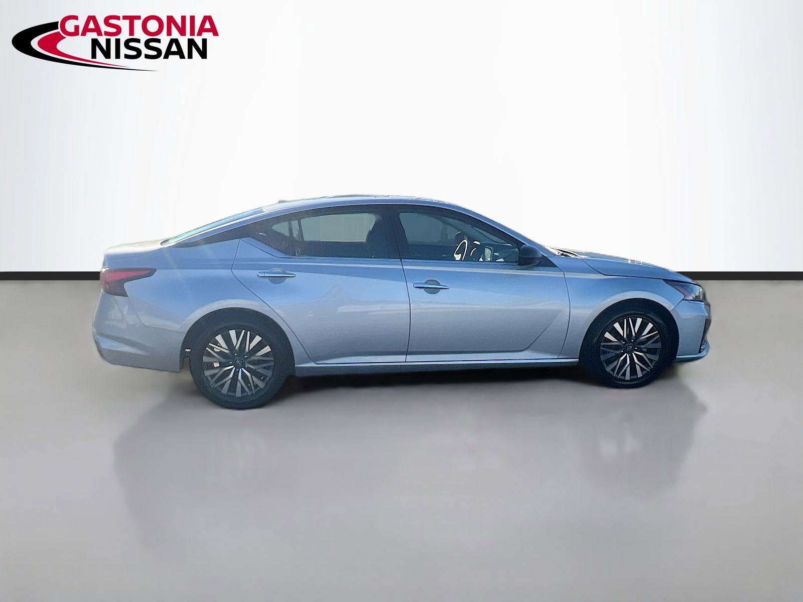 Used 2024 Nissan Altima 2.5 SV image 10