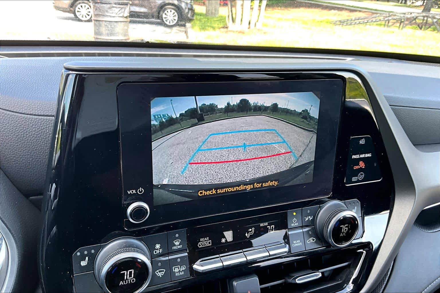 Used 2023 Toyota Highlander XLE AWD/4WD image 27