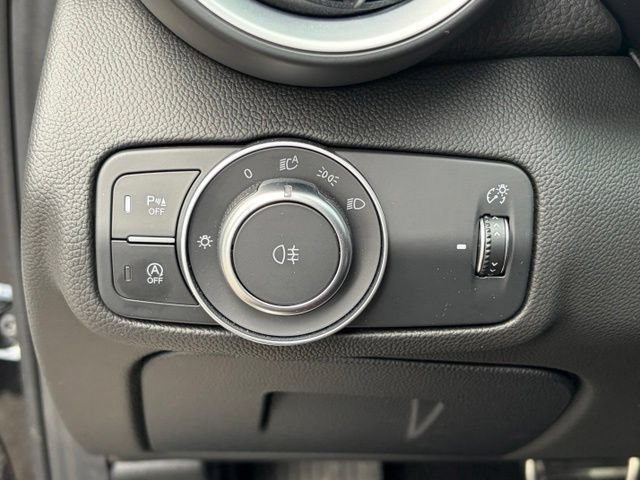 Used 2023 Alfa Romeo Giulia Ti AWD/4WD image 34