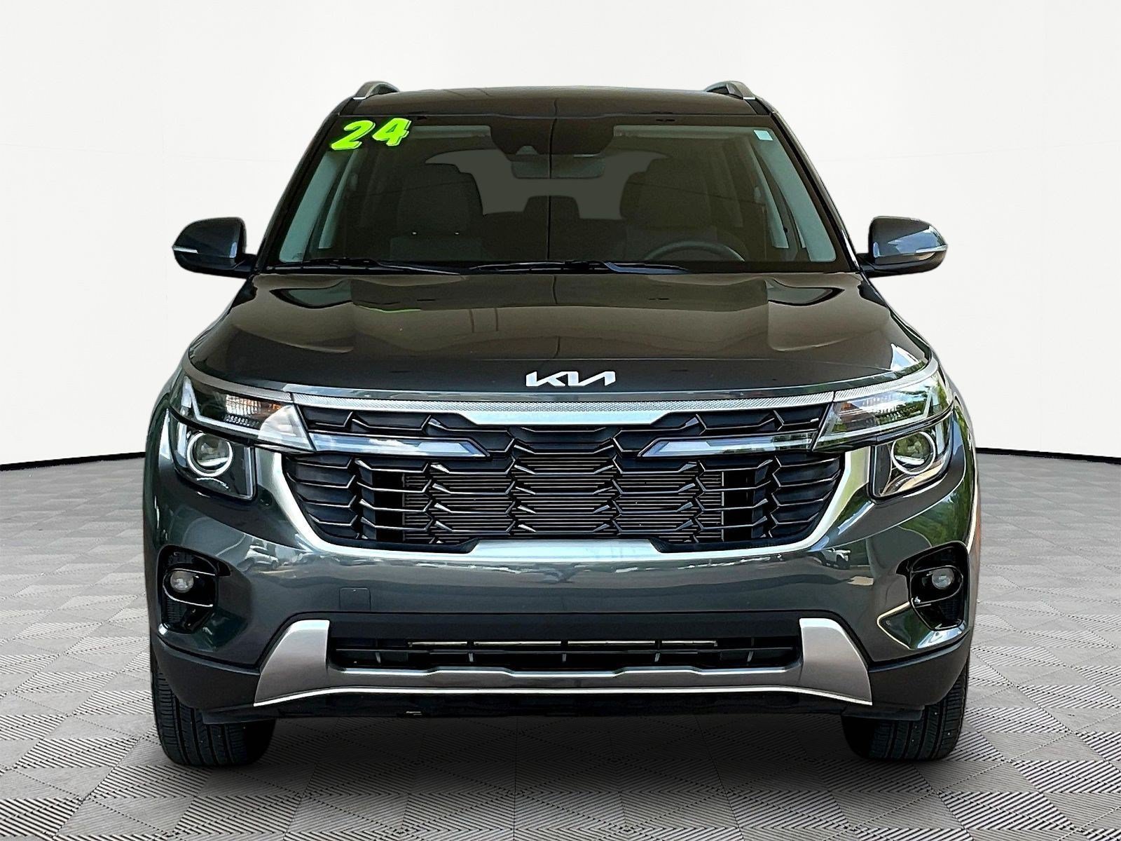 Used 2024 Kia Seltos S AWD/4WD image 2