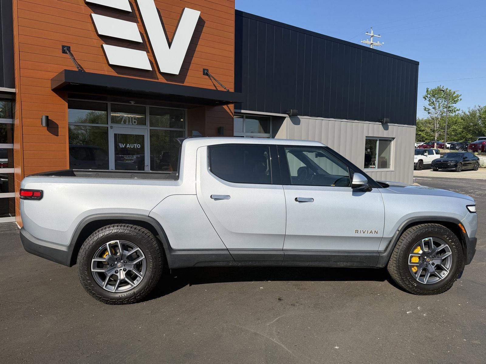 Used 2023 Rivian R1T Adventure image 8
