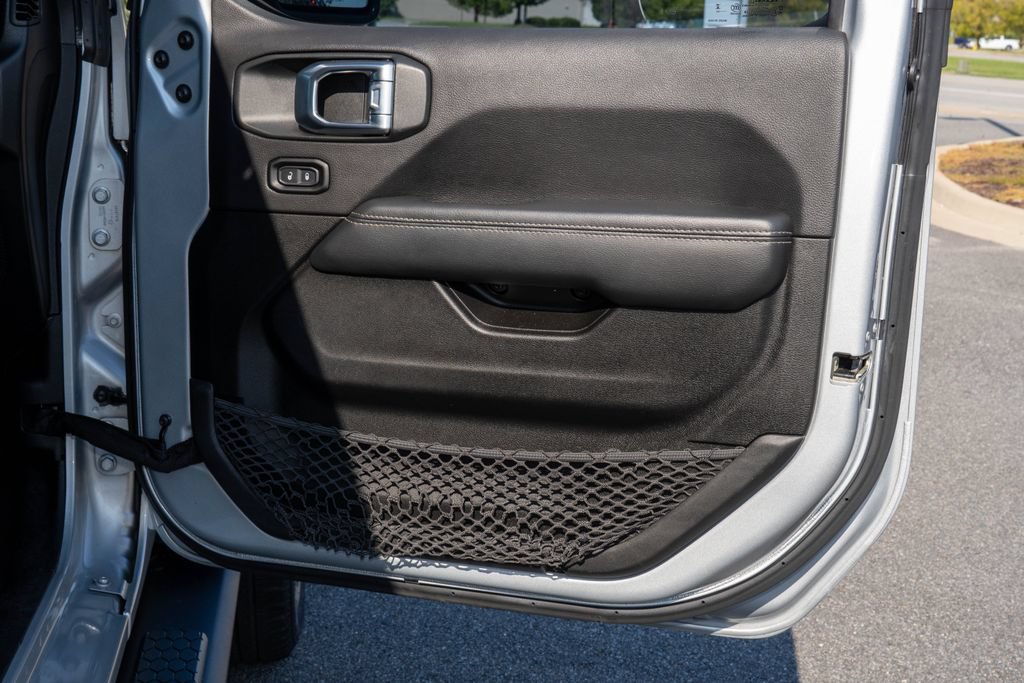Used 2023 Jeep Wrangler Unlimited Sahara AWD/4WD image 12