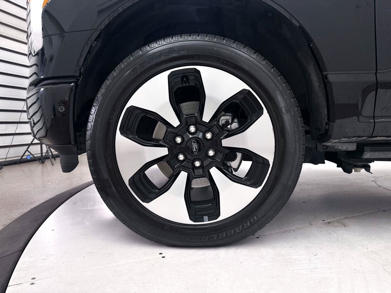 Used 2023 Ford F150 Lightning Platinum AWD/4WD image 18