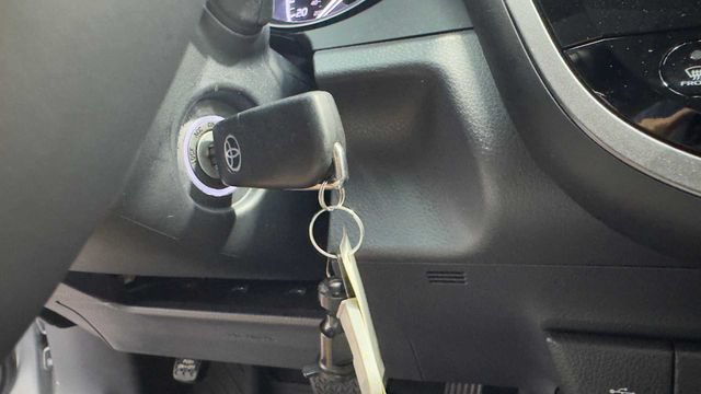 Used 2023 Toyota Camry SE FWD image 31