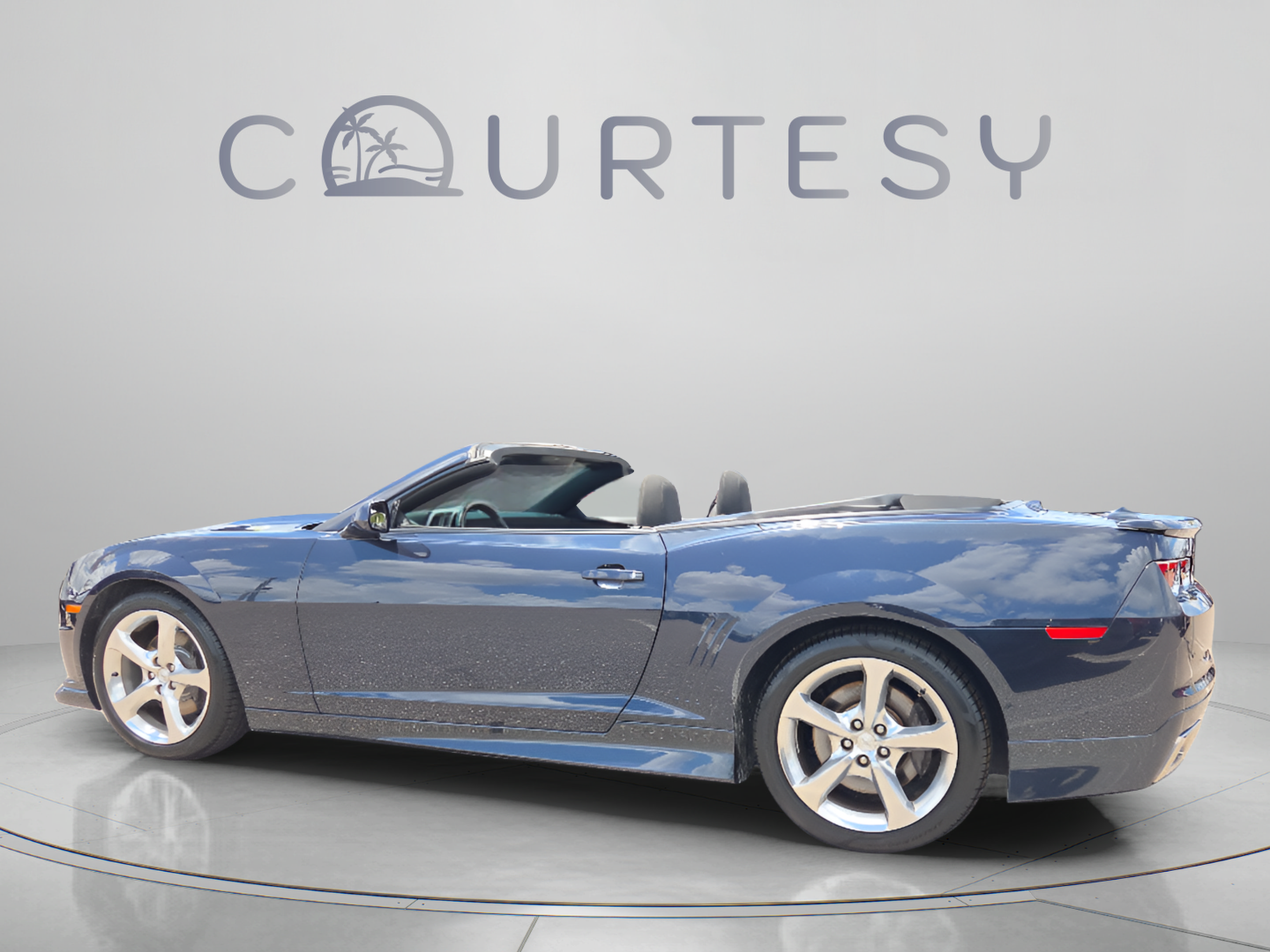 Used 2013 Chevrolet Camaro SS RWD image 3
