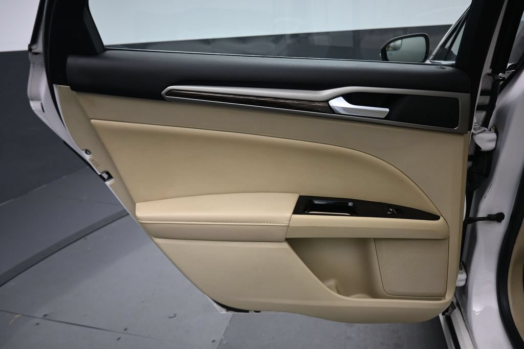 Used 2015 Ford Fusion SE w/ Equipment Group 502A FWD image 26