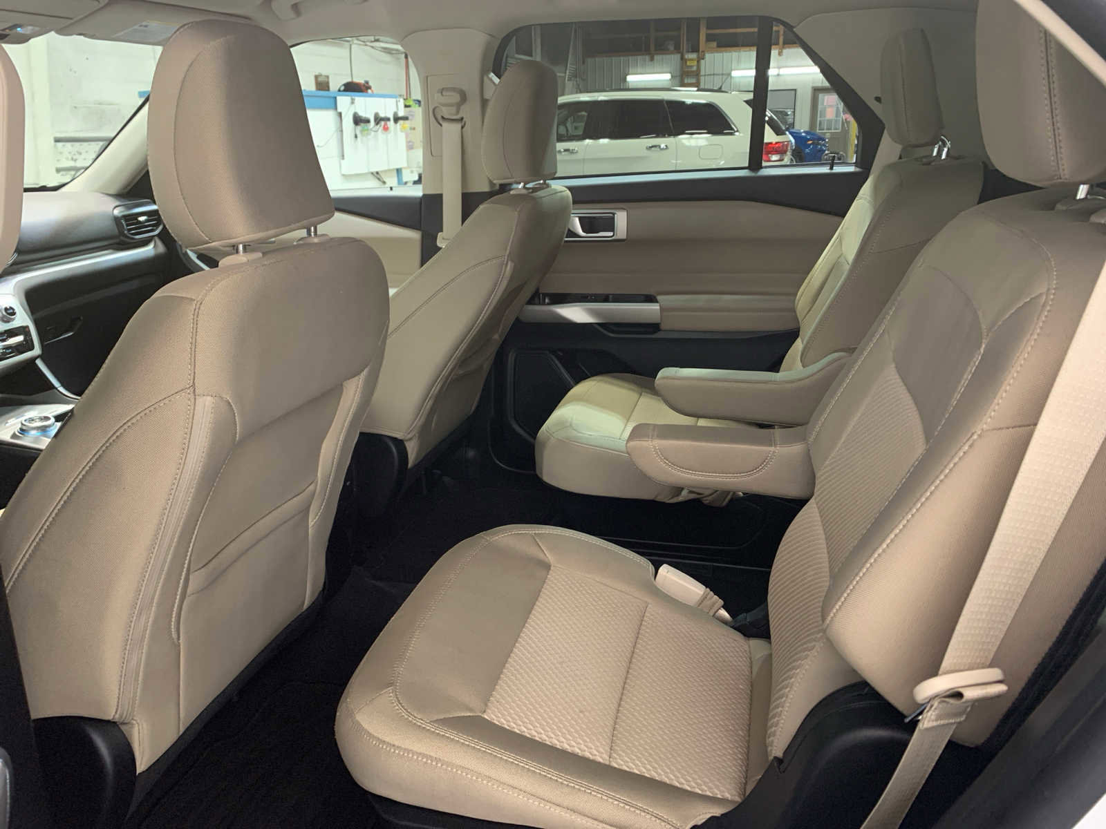 Used 2023 Ford Explorer XLT image 9