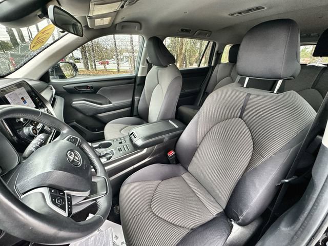 Used 2024 Toyota Highlander LE image 20