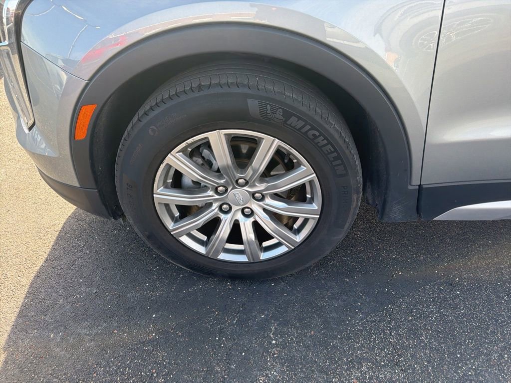 Used 2023 Cadillac XT4 Premium Luxury image 2