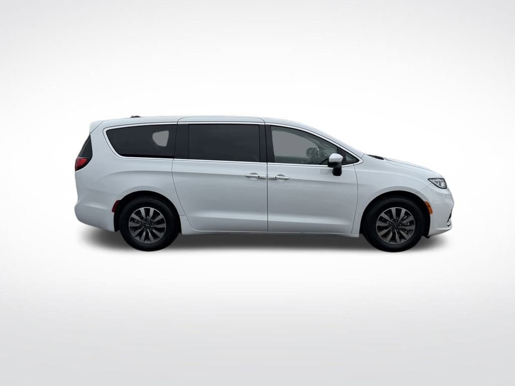 Used 2023 Chrysler Pacifica Touring-L image 8