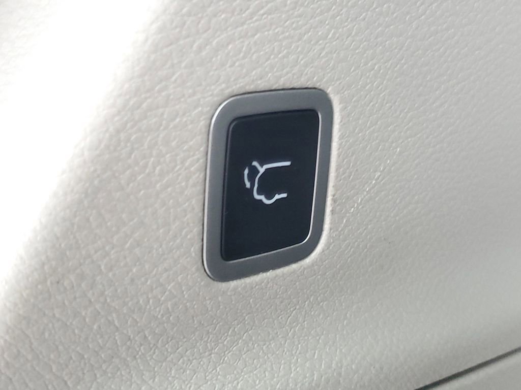 Used 2024 Chrysler Pacifica Touring-L FWD image 8