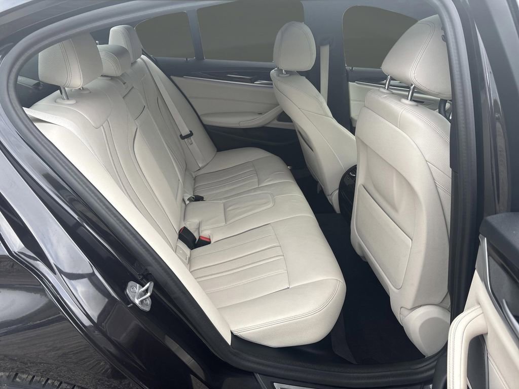 Used 2023 BMW 530i xDrive w/ Premium Package image 32