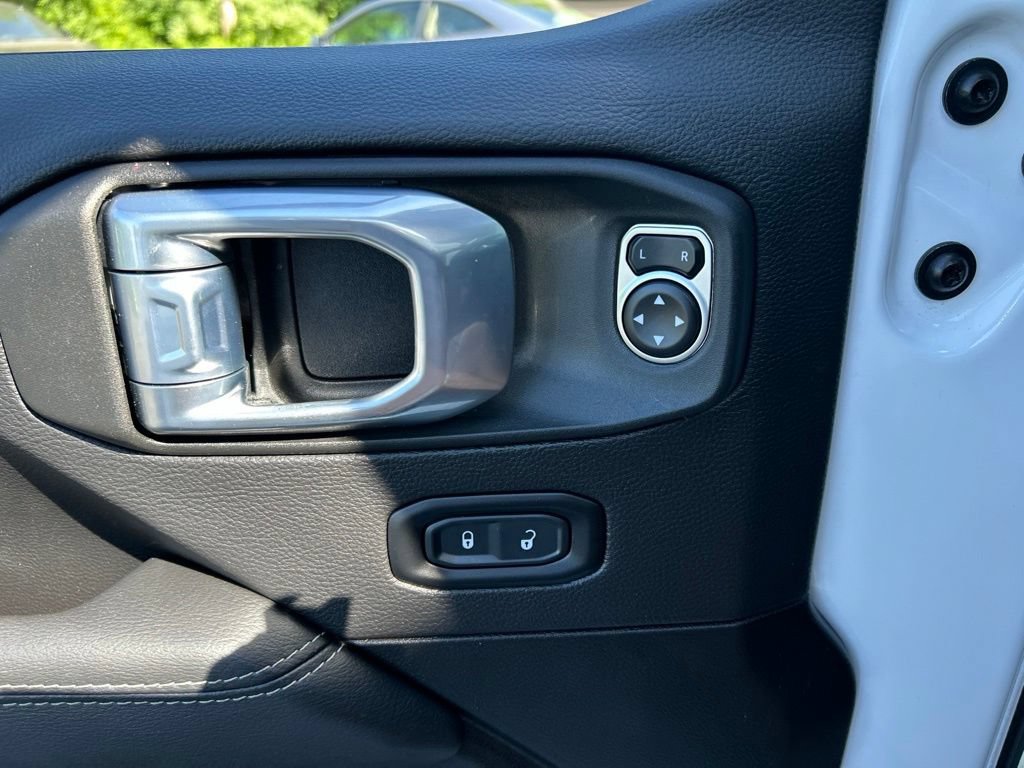 Used 2023 Jeep Wrangler Unlimited Sahara AWD/4WD image 13