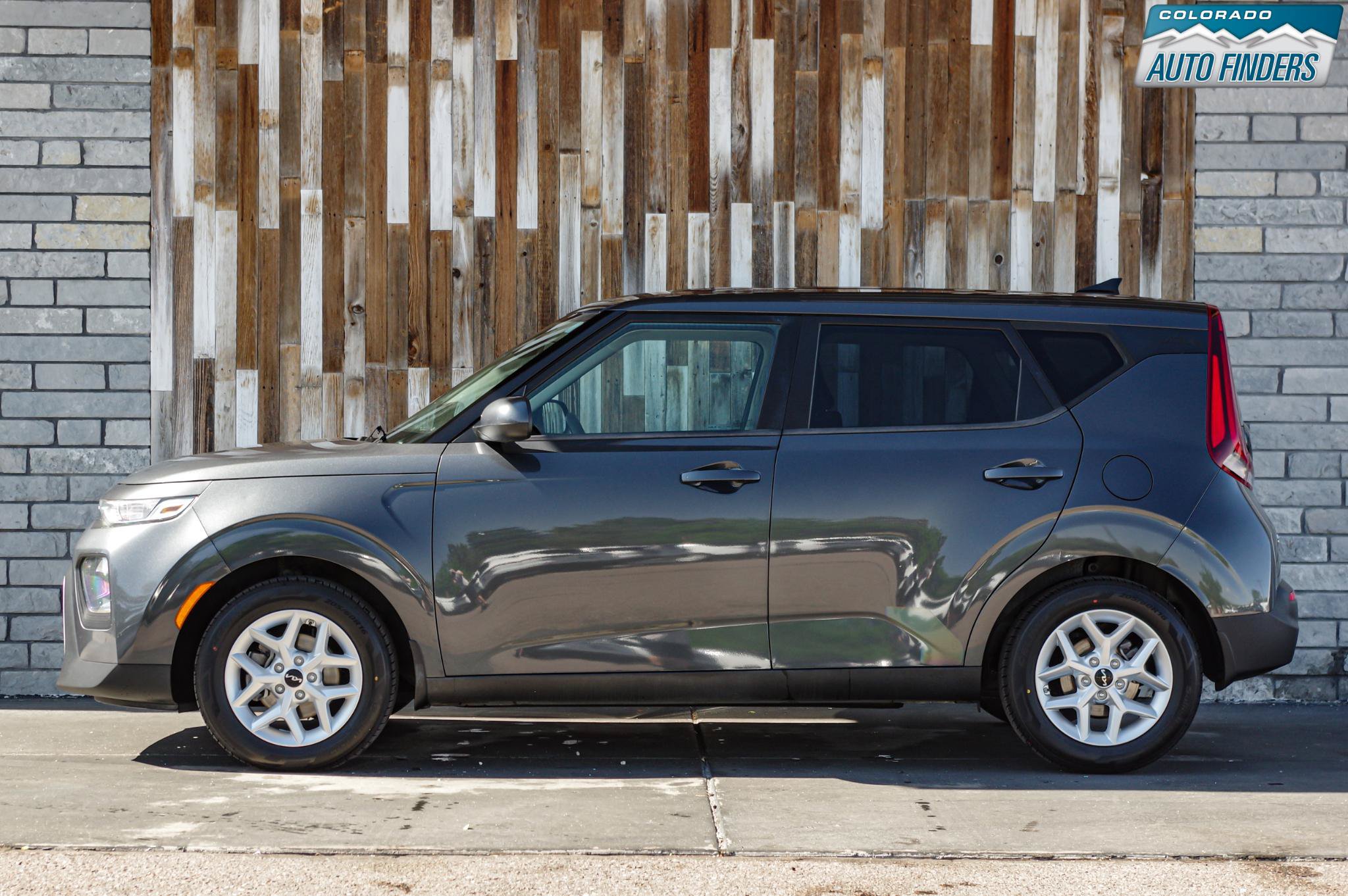 Used 2022 Kia Soul LX w/ Technology Package FWD image 3